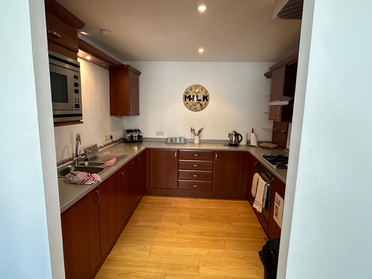 Comfy Two Bedroom Apartment Right In The City Centre 글라스고 외부 사진